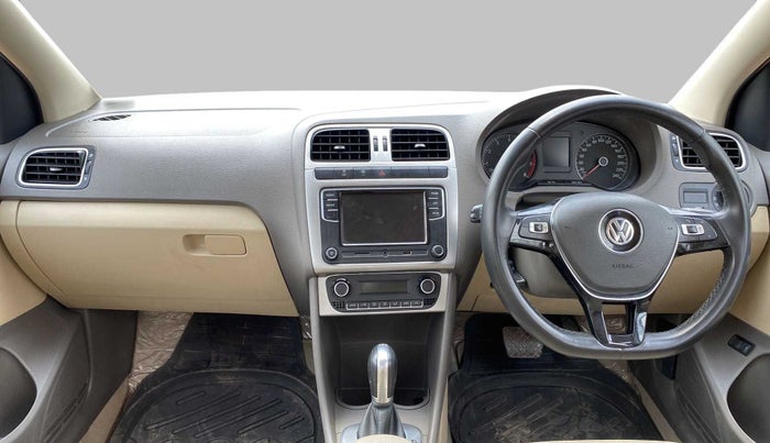 2017 Volkswagen Vento HIGHLINE PLUS 1.2 AT 16 ALLOY, Petrol, Automatic, 32,488 km, Dashboard