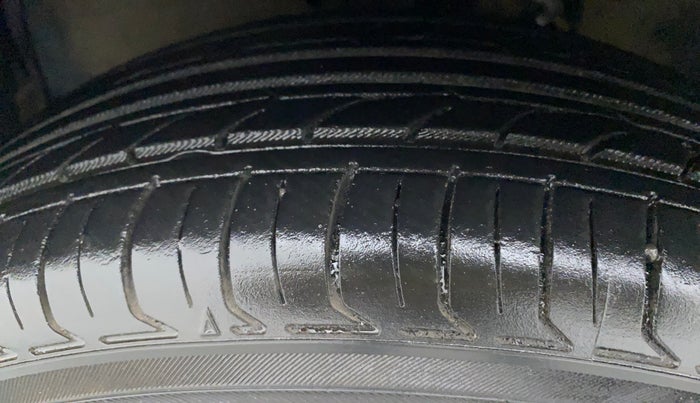 2018 Maruti Celerio VXI AMT (O), Petrol, Automatic, 72,112 km, Left Front Tyre Tread