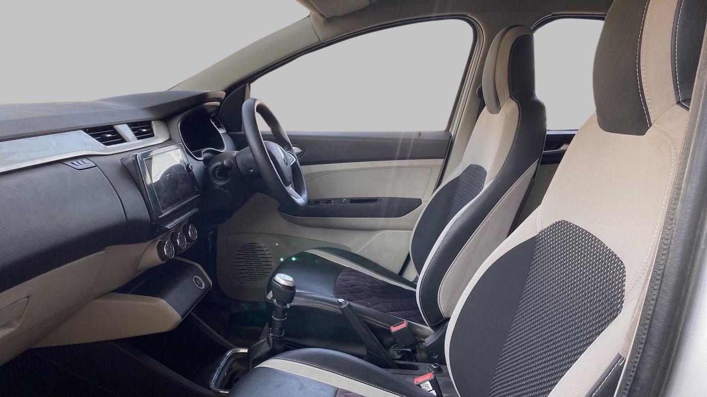 2019 Renault TRIBER RXZ, Petrol, Manual, 26,116 km, Right Side Front Door Cabin