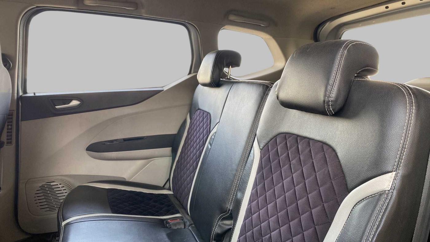 2019 Renault TRIBER RXZ, Petrol, Manual, 26,116 km, Right Side Rear Door Cabin