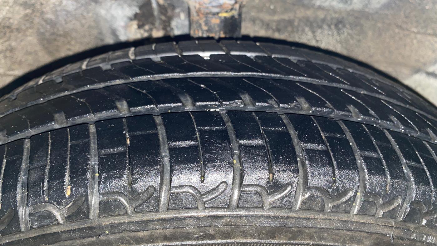2015 Maruti Wagon R 1.0 VXI, Petrol, Manual, 56,546 km, Right Front Tyre Tread