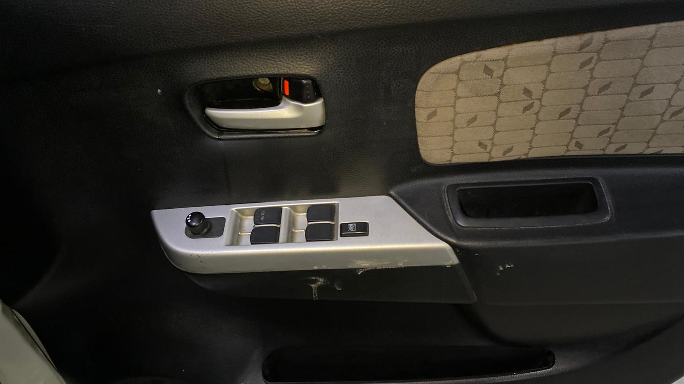2015 Maruti Wagon R 1.0 VXI, Petrol, Manual, 56,546 km, Driver Side Door Panels Control