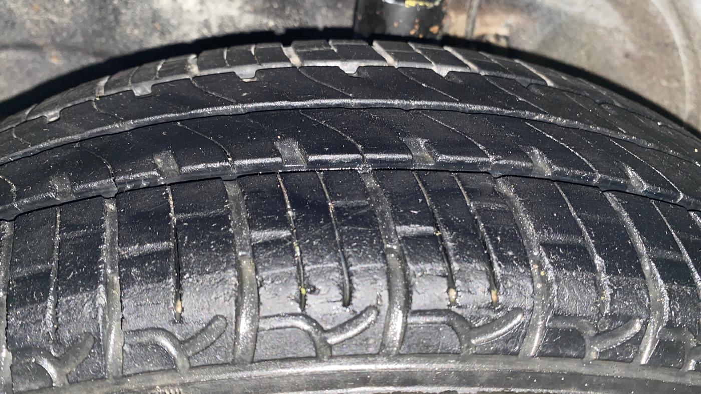 2015 Maruti Wagon R 1.0 VXI, Petrol, Manual, 56,546 km, Left Front Tyre Tread
