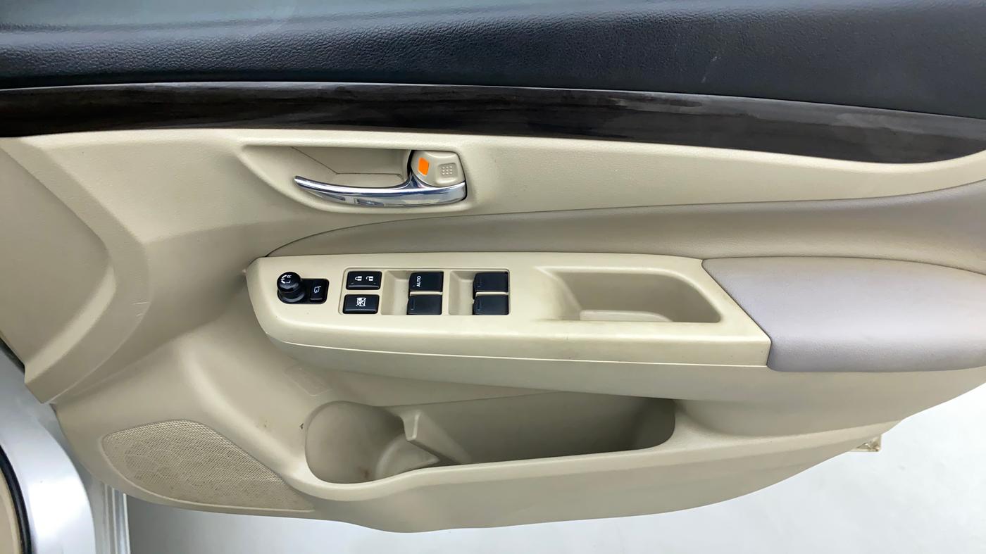 2017 Maruti Ciaz ZXI AT, Petrol, Automatic, 58,936 km, Driver Side Door Panels Control