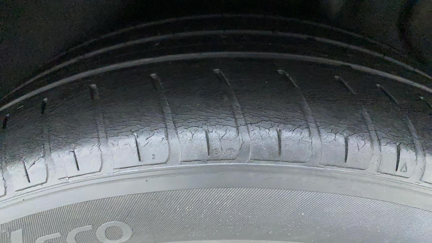 2016 Hyundai New Elantra 2.0 SX(O) AT PETROL, Petrol, Automatic, 34,893 km, Left Rear Tyre Tread