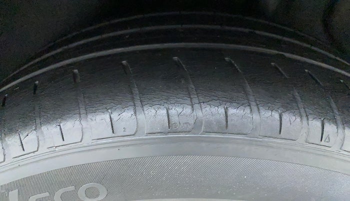2016 Hyundai New Elantra 2.0 SX(O) AT PETROL, Petrol, Automatic, 34,893 km, Left Rear Tyre Tread