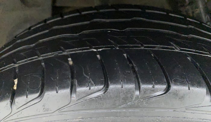 2016 Renault Duster 110 PS RXL 4X2 AMT, Diesel, Automatic, 1,07,521 km, Right Rear Tyre Tread