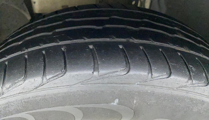 2016 Renault Duster 110 PS RXL 4X2 AMT, Diesel, Automatic, 1,07,521 km, Left Front Tyre Tread