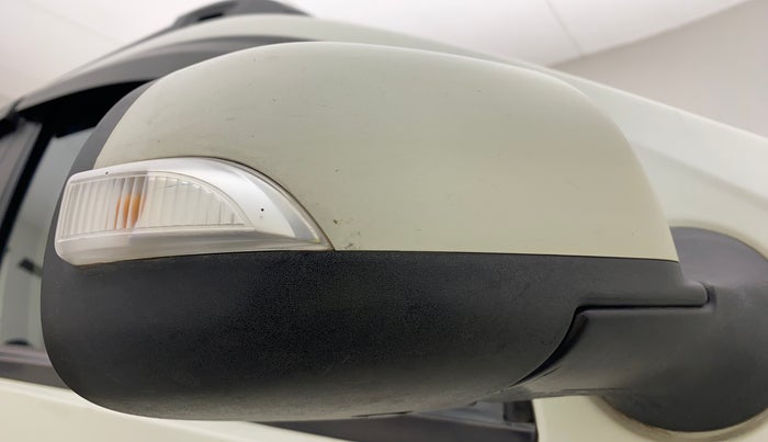 2016 Renault Duster 110 PS RXL 4X2 AMT, Diesel, Automatic, 1,07,521 km, Right rear-view mirror - Folding motor not working