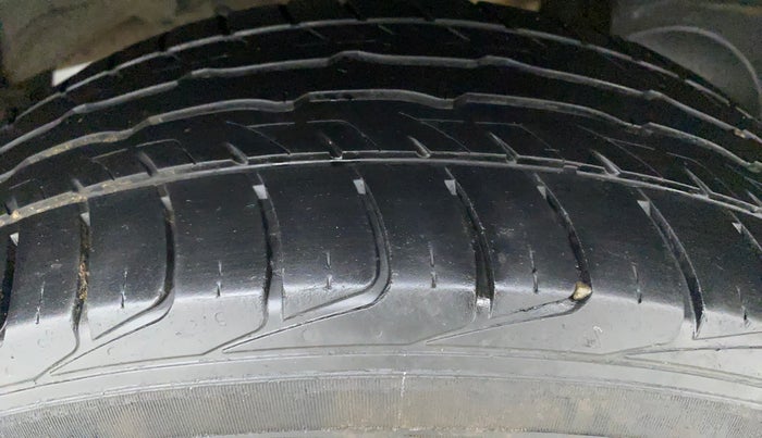 2016 Renault Duster 110 PS RXL 4X2 AMT, Diesel, Automatic, 1,07,521 km, Left Rear Tyre Tread