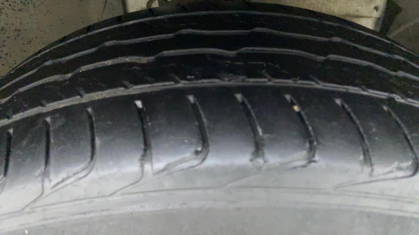 2016 Renault Duster 110 PS RXL 4X2 AMT, Diesel, Automatic, 1,07,521 km, Right Front Tyre Tread