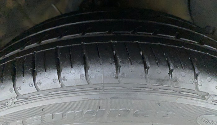 2022 Hyundai GRAND I10 NIOS MAGNA CORPORATE EDITION AMT 1.2 KAPPA VTVT, Petrol, Automatic, 7,013 km, Right Front Tyre Tread