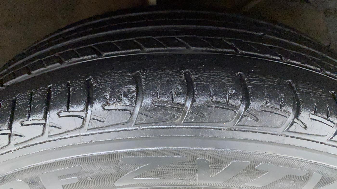2016 Maruti Baleno DELTA PETROL 1.2, Petrol, Manual, 37,529 km, Right Front Tyre Tread