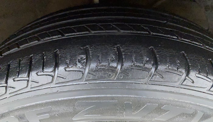 2016 Maruti Baleno DELTA PETROL 1.2, Petrol, Manual, 37,529 km, Right Front Tyre Tread
