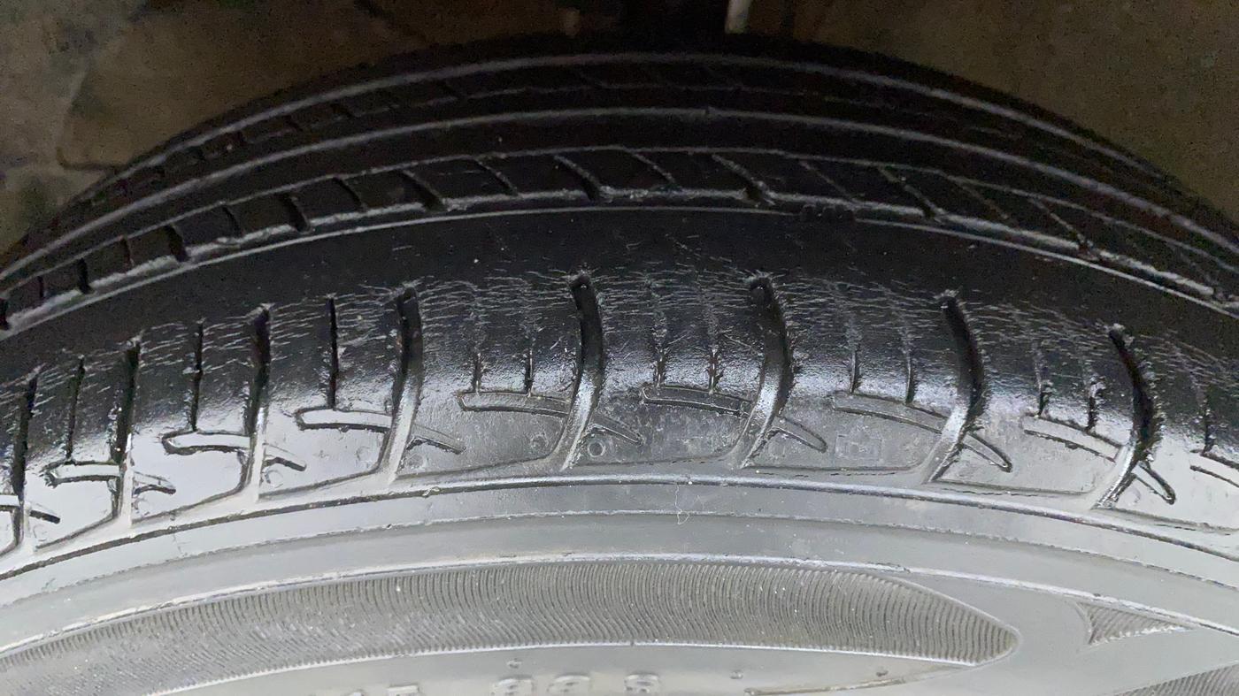 2016 Maruti Baleno DELTA PETROL 1.2, Petrol, Manual, 37,529 km, Left Front Tyre Tread