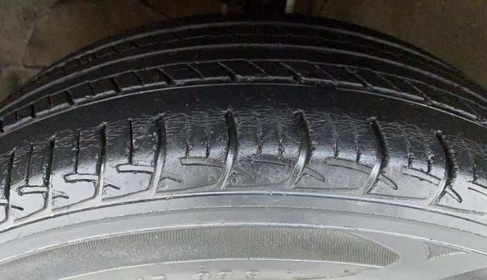 2016 Maruti Baleno DELTA PETROL 1.2, Petrol, Manual, 37,529 km, Left Front Tyre Tread