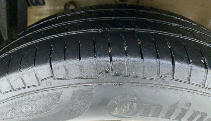 2014 Maruti Swift VXI, Petrol, Manual, 1,01,955 km, Left Front Tyre Tread