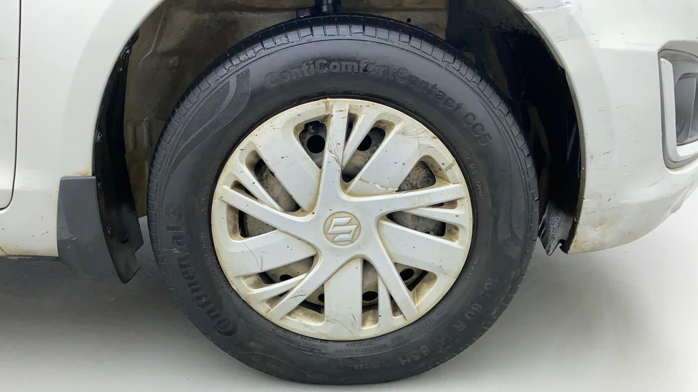 2014 Maruti Swift VXI, Petrol, Manual, 1,01,955 km, Right Front Wheel
