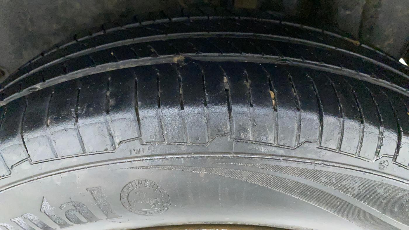 2014 Maruti Swift VXI, Petrol, Manual, 1,01,955 km, Left Rear Tyre Tread