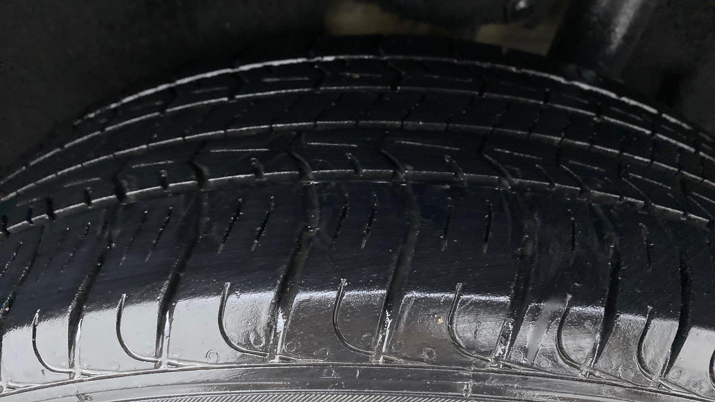 2018 Maruti Vitara Brezza VDI, Diesel, Manual, 1,05,124 km, Left Rear Tyre Tread