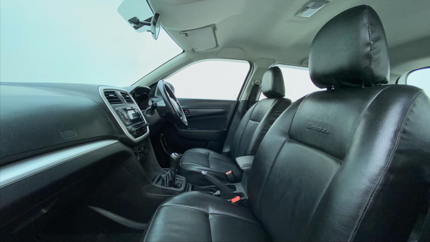 2018 Maruti Vitara Brezza VDI, Diesel, Manual, 1,05,124 km, Right Side Front Door Cabin