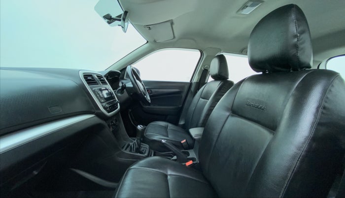 2018 Maruti Vitara Brezza VDI, Diesel, Manual, 1,05,124 km, Right Side Front Door Cabin