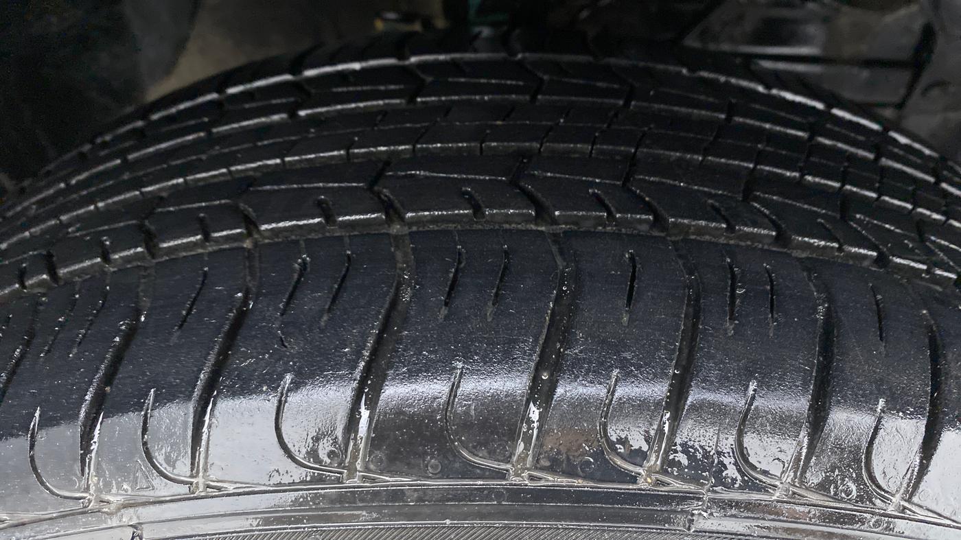 2018 Maruti Vitara Brezza VDI, Diesel, Manual, 1,05,124 km, Right Front Tyre Tread