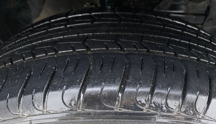 2018 Maruti Vitara Brezza VDI, Diesel, Manual, 1,05,124 km, Right Front Tyre Tread