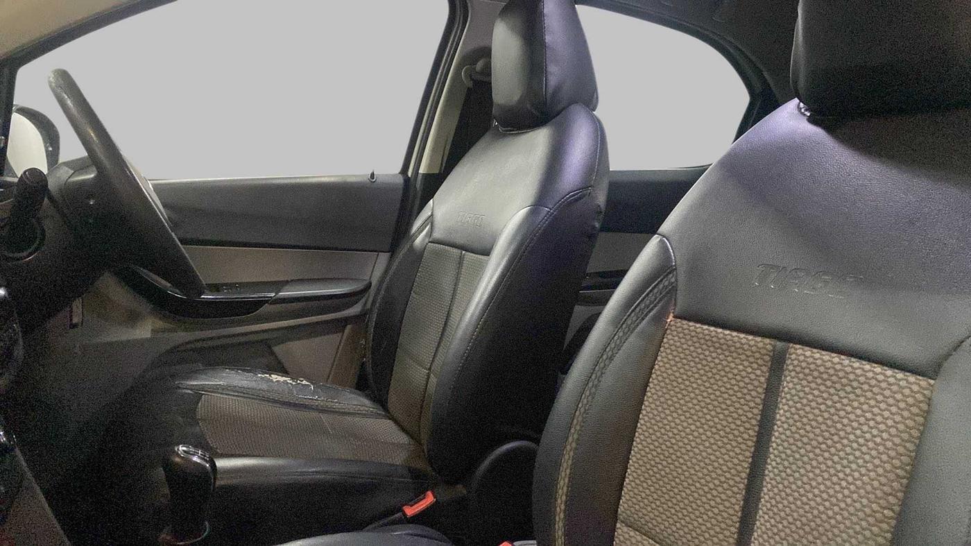 2017 Tata Tiago XZ PETROL, Petrol, Manual, 70,436 km, Right Side Front Door Cabin