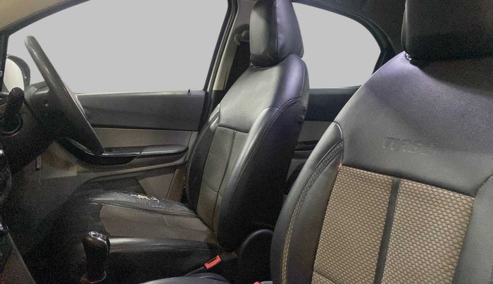 2017 Tata Tiago XZ PETROL, Petrol, Manual, 70,436 km, Right Side Front Door Cabin