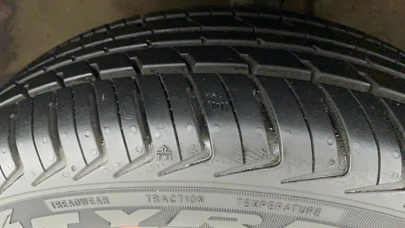 2018 Maruti Alto K10 VXI AMT, Petrol, Automatic, 51,943 km, Left Front Tyre Tread