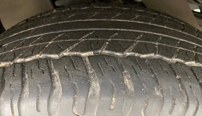 2015 Toyota Fortuner 3.0 AT 4X2, Diesel, Automatic, 45,463 km, Left Front Tyre Tread