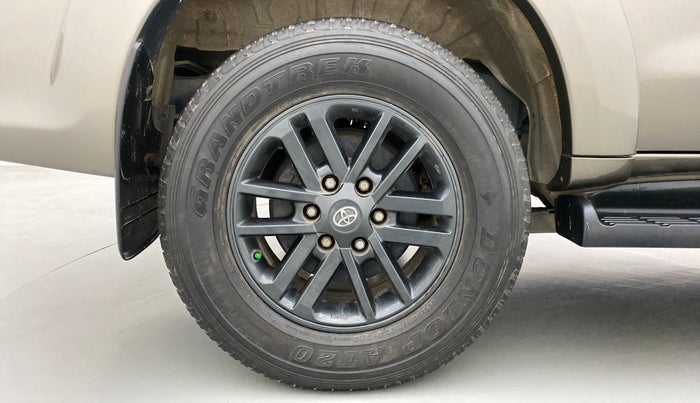 2015 Toyota Fortuner 3.0 AT 4X2, Diesel, Automatic, 45,463 km, Right Rear Wheel