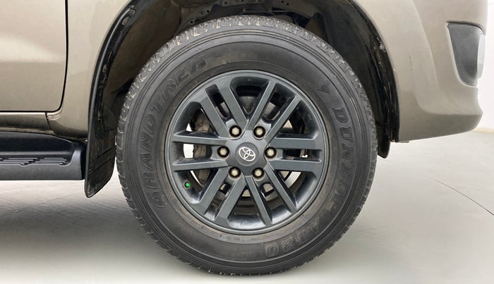 2015 Toyota Fortuner 3.0 AT 4X2, Diesel, Automatic, 45,463 km, Right Front Wheel