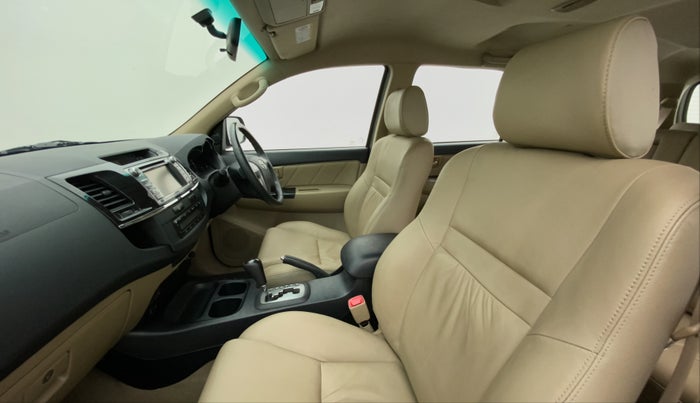 2015 Toyota Fortuner 3.0 AT 4X2, Diesel, Automatic, 45,463 km, Right Side Front Door Cabin