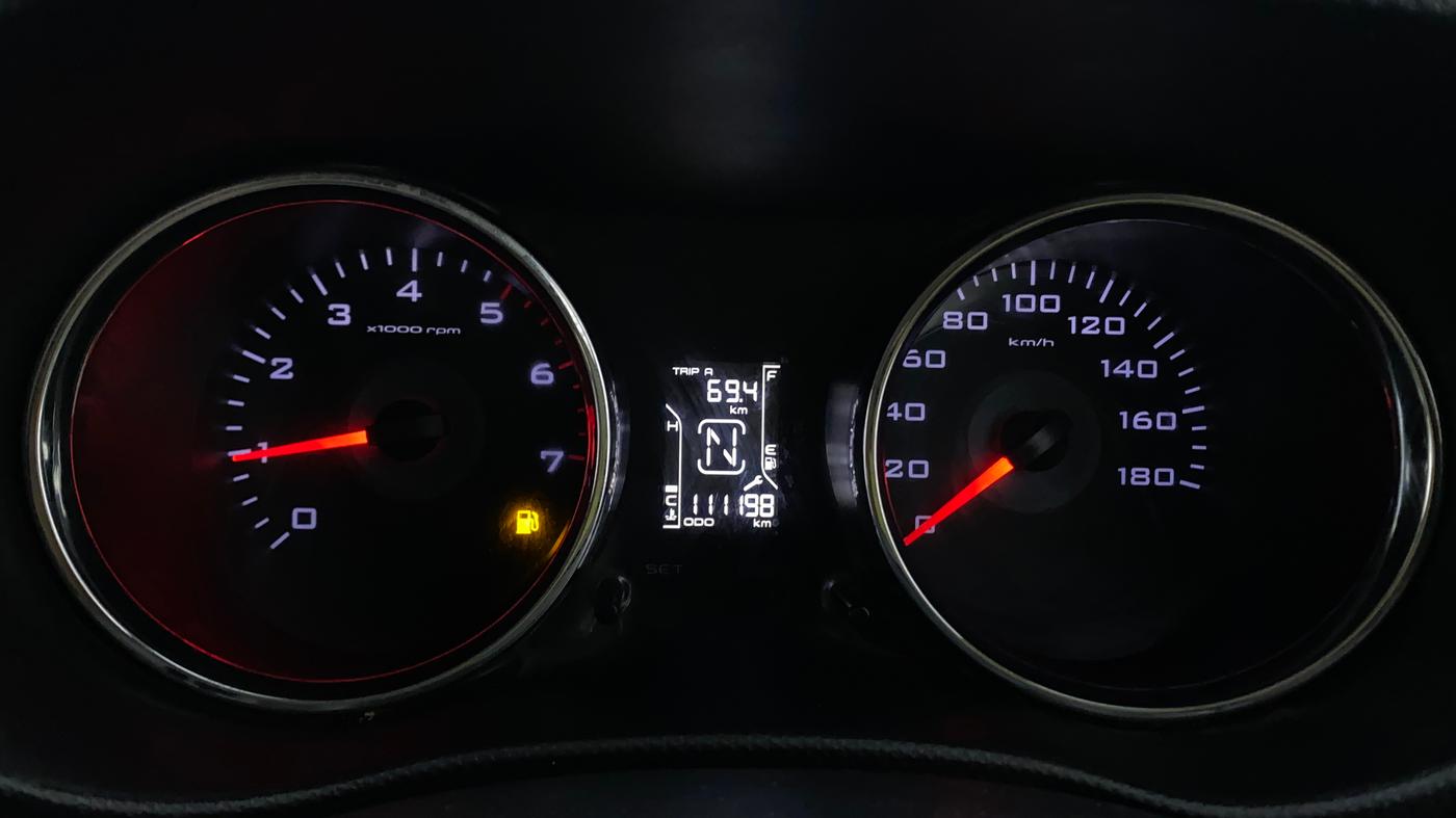2019 Mahindra TUV300 T10, Diesel, Manual, 1,11,372 km, Odometer Image