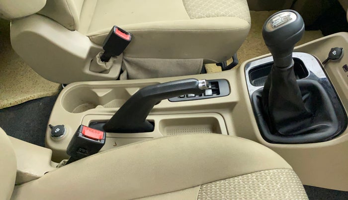 2019 Mahindra TUV300 T10, Diesel, Manual, 1,11,372 km, Gear Lever