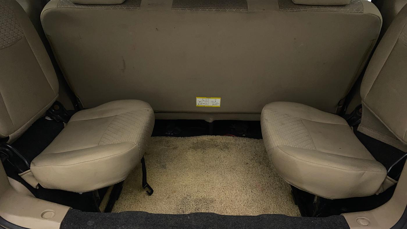 2019 Mahindra TUV300 T10, Diesel, Manual, 1,11,372 km, Third Seat Row ( optional )