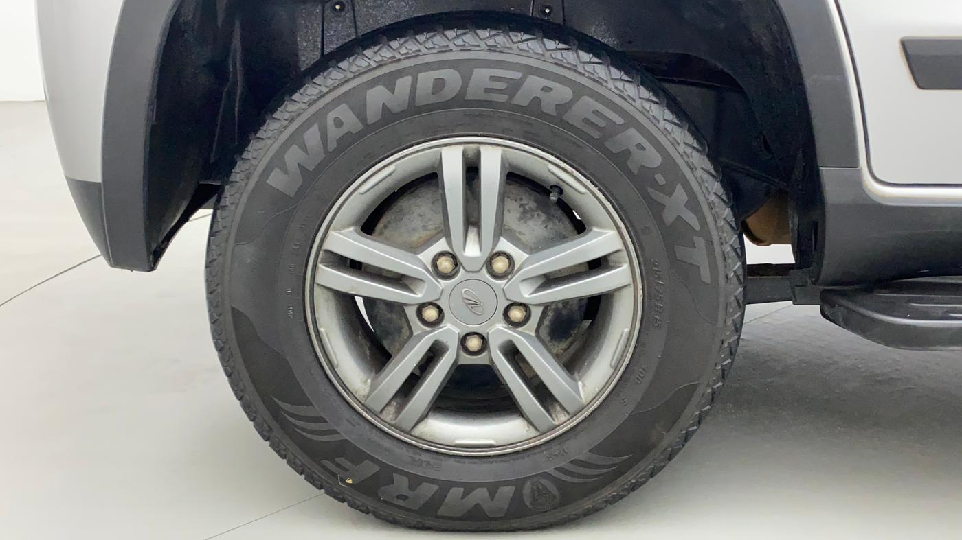 2019 Mahindra TUV300 T10, Diesel, Manual, 1,11,372 km, Right Rear Wheel