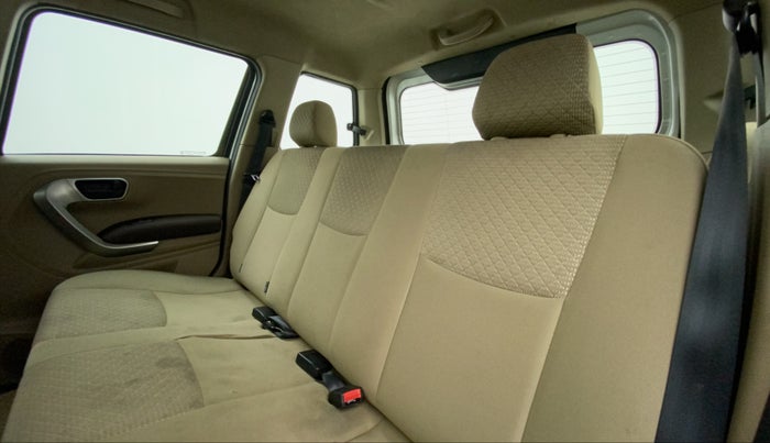 2019 Mahindra TUV300 T10, Diesel, Manual, 1,11,372 km, Right Side Rear Door Cabin