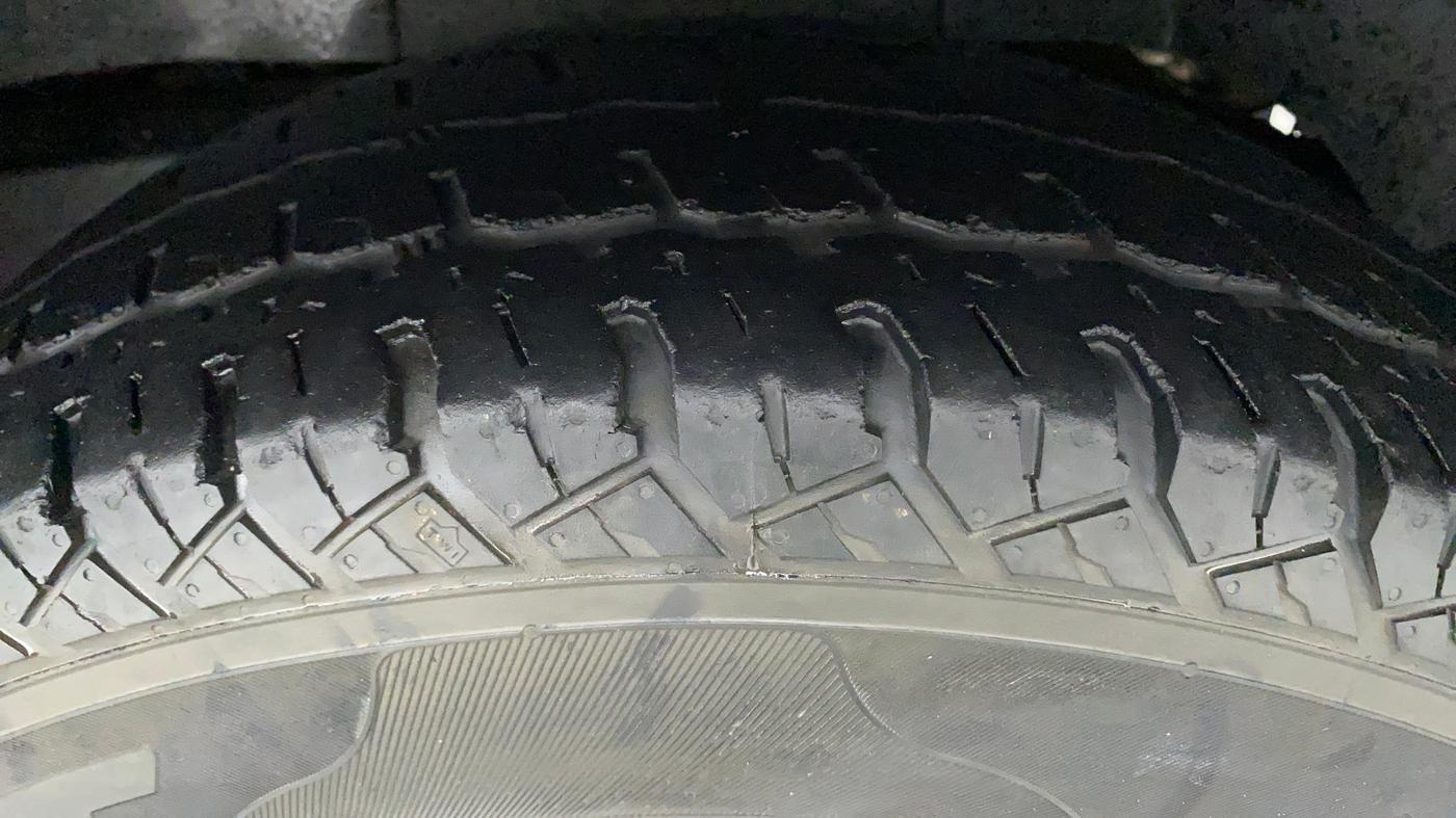 2019 Mahindra TUV300 T10, Diesel, Manual, 1,11,372 km, Left Rear Tyre Tread