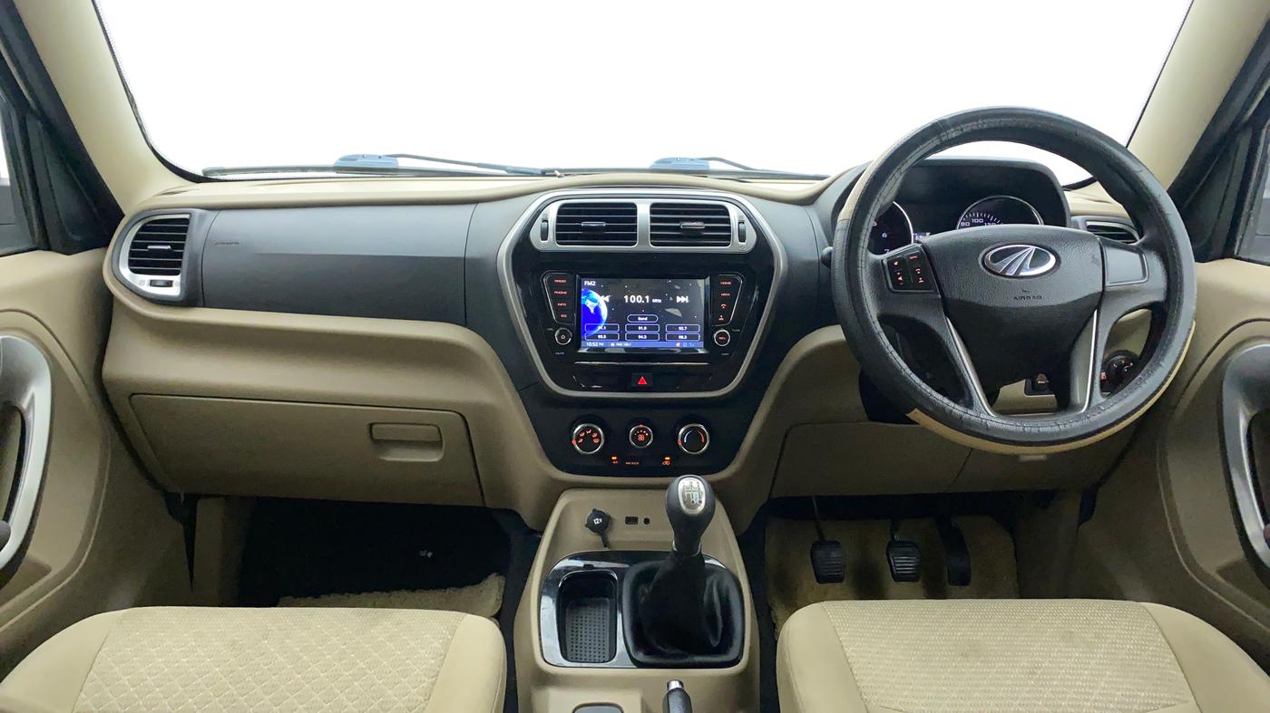 2019 Mahindra TUV300 T10, Diesel, Manual, 1,11,372 km, Dashboard