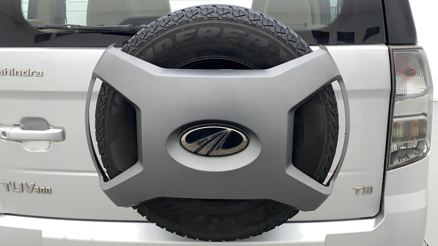 2019 Mahindra TUV300 T10, Diesel, Manual, 1,11,372 km, Spare Tyre