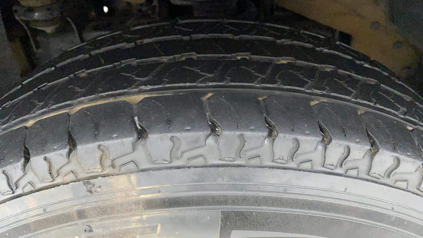 2019 Mahindra TUV300 T10, Diesel, Manual, 1,11,372 km, Left Front Tyre Tread