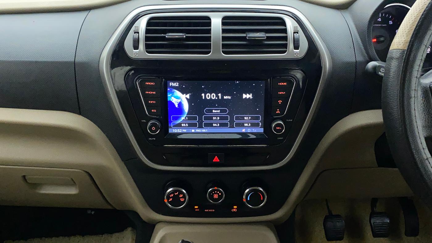 2019 Mahindra TUV300 T10, Diesel, Manual, 1,11,372 km, Air Conditioner