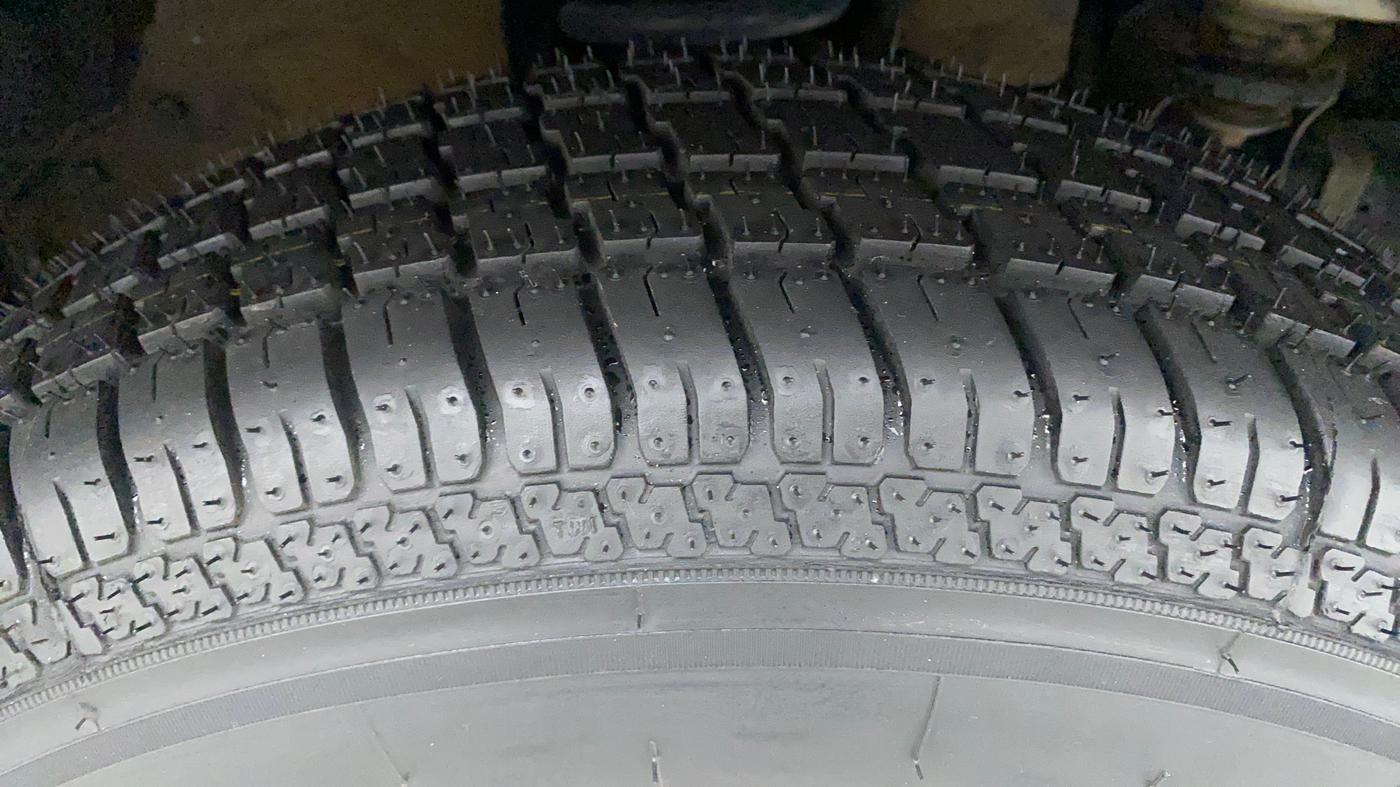 2019 Mahindra TUV300 T10, Diesel, Manual, 1,11,372 km, Right Front Tyre Tread