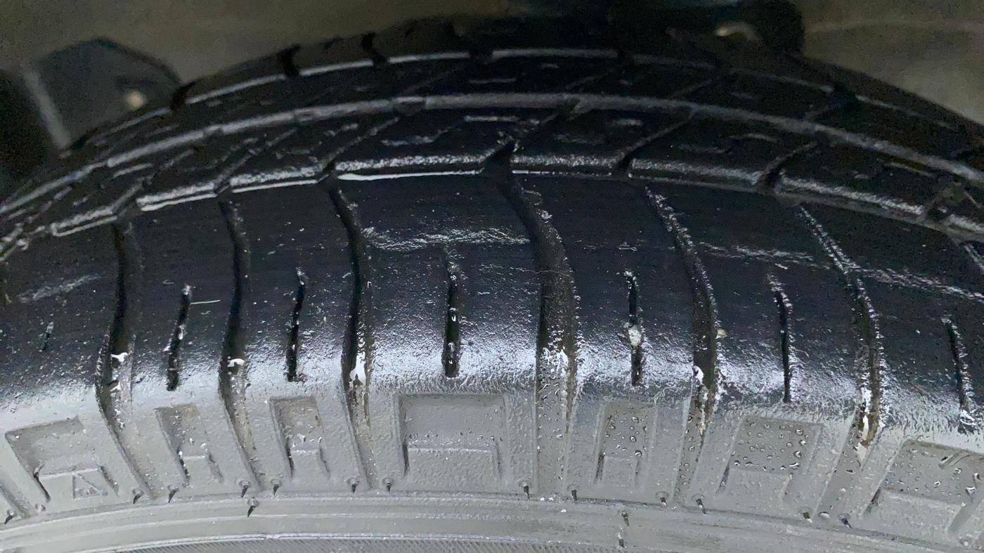 2021 Maruti Eeco 5 STR WITH A/C+HTR, Petrol, Manual, 23,601 km, Right Front Tyre Tread