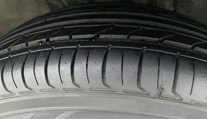 2018 Renault Kwid RXT 1.0 AMT (O), Petrol, Automatic, 42,193 km, Right Front Tyre Tread