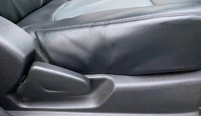 2018 Renault Kwid RXT 1.0 AMT (O), Petrol, Automatic, 42,193 km, Driver Side Adjustment Panel