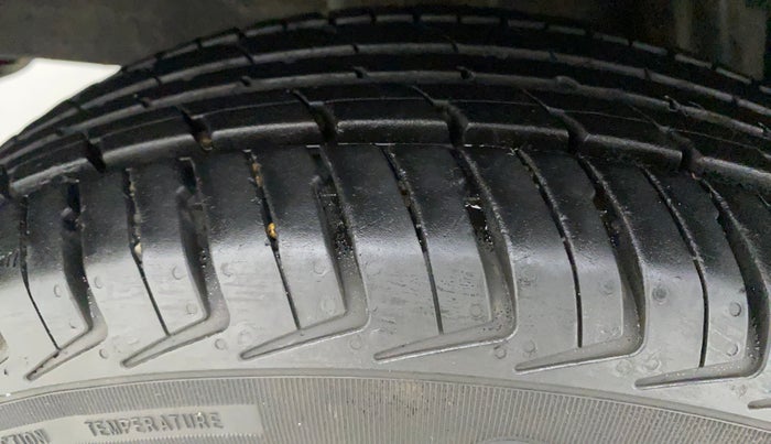 2018 Renault Kwid RXT 1.0 AMT (O), Petrol, Automatic, 42,193 km, Right Rear Tyre Tread